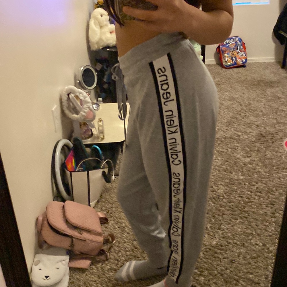 Stretchy cute Calvin Klein jeans sweats